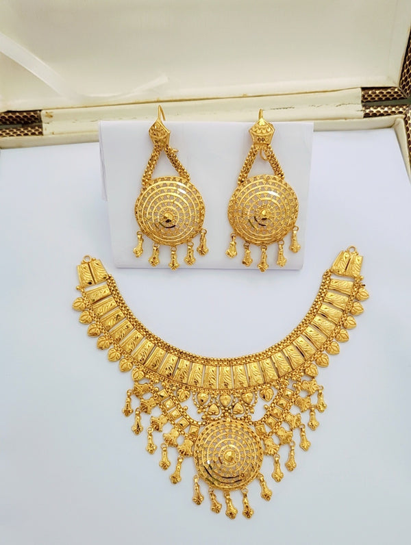 Sovereign Grace Gold-Coated Bridal Necklace Set – An Heirloom of Regal Splendor