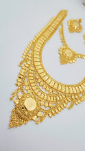 Brilliant Bridal Gold Polished Necklace Set