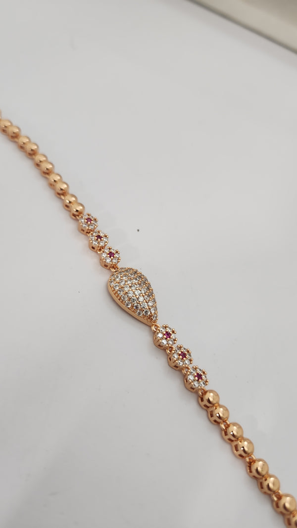 Regal Aura Gold Bracelet – Elegant Fashion Jewelry for Women