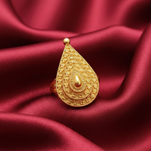 Regal Radiance Gold-Polish Ring – Elegant Everyday Glamour