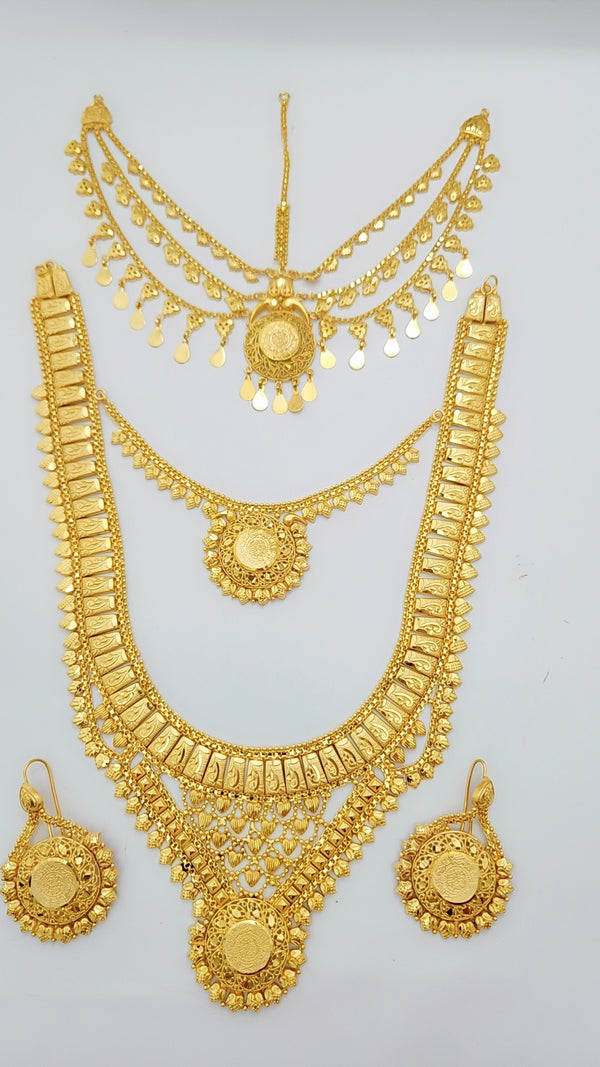 Lustrous Gold Adorned Bridal Necklace