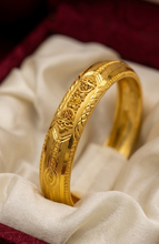 Aureva Shine Kara | Elegant Golden Minimalism