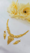 Aurora Radiance Gold-Plated Necklace – Exquisite Bridal Jewelry.