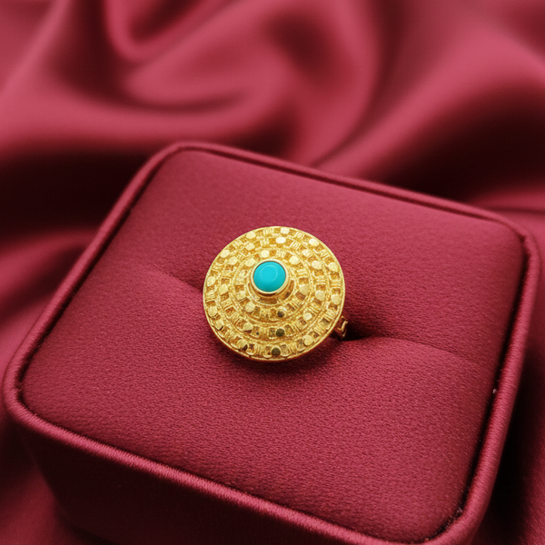 Regal Radiance Gold-Polish Ring – Elegant Everyday Glamour