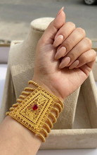 Golden Aura Bracelet/ Bai