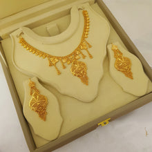 Sparkling Reflection Gold Polished Necklace